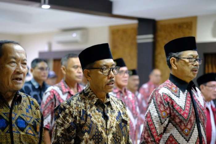 Foto dari kiri, sekum PPTS, H Fanan Hasanudin PBr, ketua umum PPTS, Drs H Afnan Hadikusumo PBr, H Moh Siddiq PBr. (Istimewa/PWMU.CO)