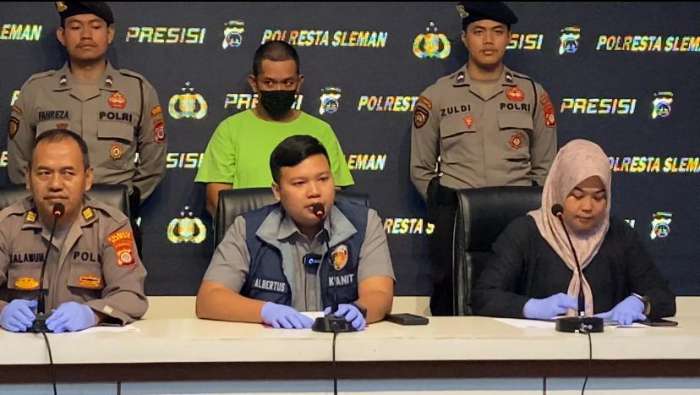 Foto : Pelaku Begal Payudara Menyerahkan diri : Jumpa Pers pelaku Begal Payudara di Polres Sleman, Rabu (30/4/2025)