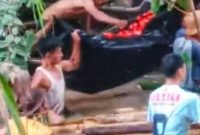 foto: bocah hanyut ditemukan setelah empat hari pencarian oleh tim SAR