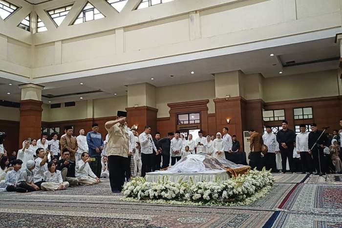 Foto : Presiden Prabowo Subianto Berikan Pengormatan Terakhir untuk Bapak Pencak Silat Dunia, Eddie Nalapraya