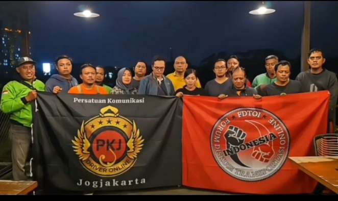 foto: Komunitas Ojol Yogyakarta saat pernyataan sikap