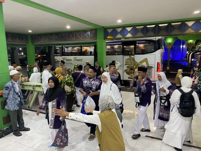 foto: suasana keberangkatan calon jamaah haji yogyakarta
