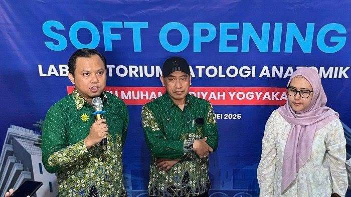 foto: Salah satu dokter RS PKU Muhammadiyah Jogja menjelaskan terkait Laboratorium Patologi
