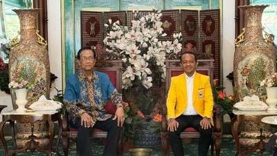 foto bersama Sri sultan Hamengkubuwono X dan Ketua Umum Partai Golkar Bahlil Lahadalia
