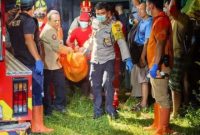 foto: Evakuasi korban kebakaran