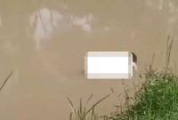 foto: mayat santri terapung di sungai di lampung tengah
