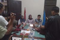 foto: Konfrensi pers Dinda terkait kasus suap PUPR OKU