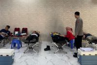 foto: anggota Polres Batubara Sumatrera utara mengadakan donor darah