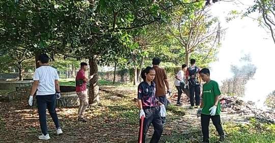 foto: aksi bersih lingkungan di Gor Baturaja