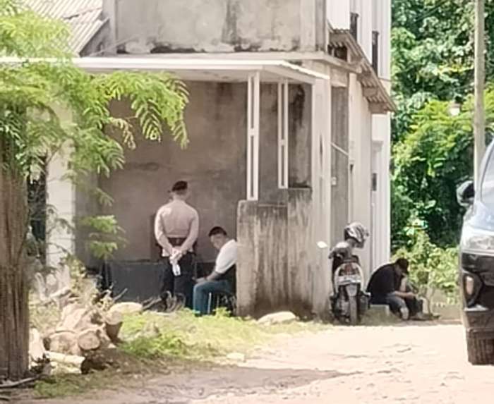 foto: kpk periksa salah satu rumah di oku terkait dugaan korupsi 