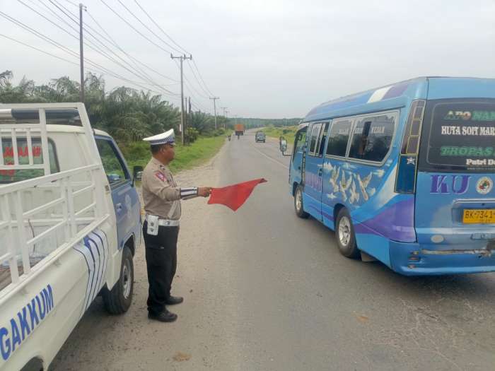 foto: anggota lantas polres Batu Bara sedang melaksanakan penertiban