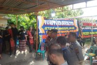 foto: Kabag Ops Polres Batu Bara, KOMPOL Zulham, SH, MH mewakili Kapolres Batu Bara menghadiri acara melayat ke rumah duka