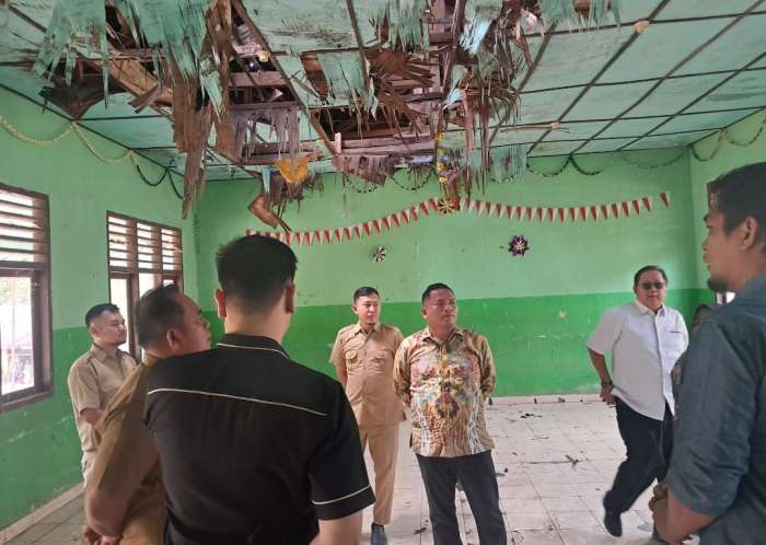 foto: Anggota DPRD OKU komisi I lakukan Kuker di SMPN 49 Satu Atap OKU
