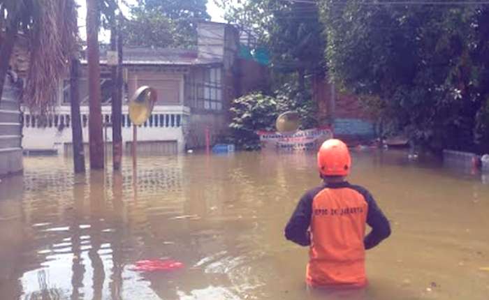 foto: banjir meluas di jakarta