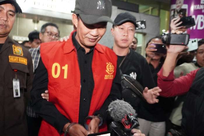 foto: Mantan Walikota Palembang mengenakan baju tahanan orens