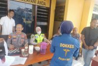 foto: pemeriksaan dokes polres oku di kantor polsek peninjauan