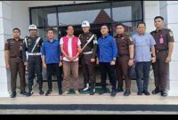 foto: ketua PSSI Lamteng menggunakan baju tahanan