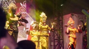 Tari Rentak Pinggan OKU Memukau Gala Diner Festival Danau Ranau